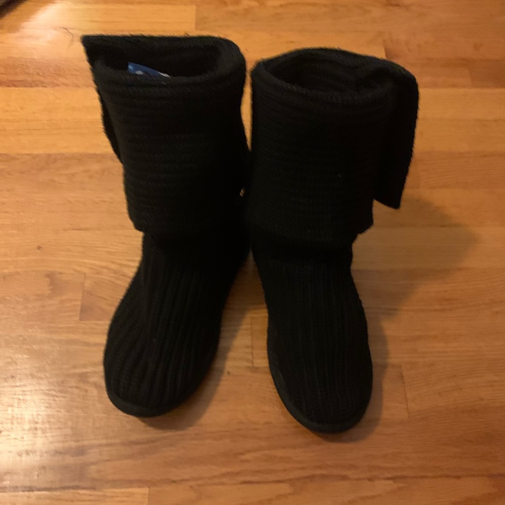 Black UGGS - Versatile Style! - Size: 7